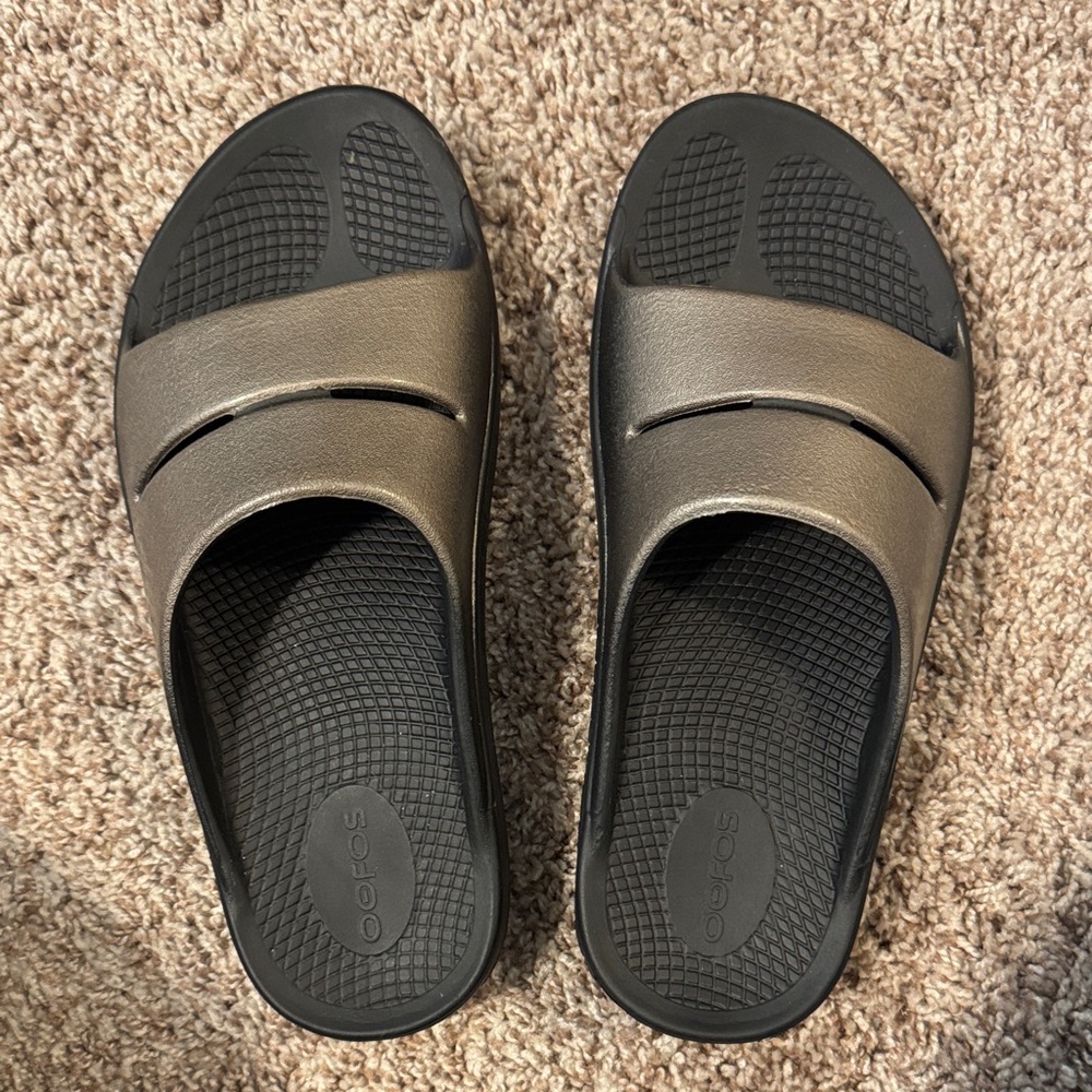 OOFOS Women's Black Slide Sandals